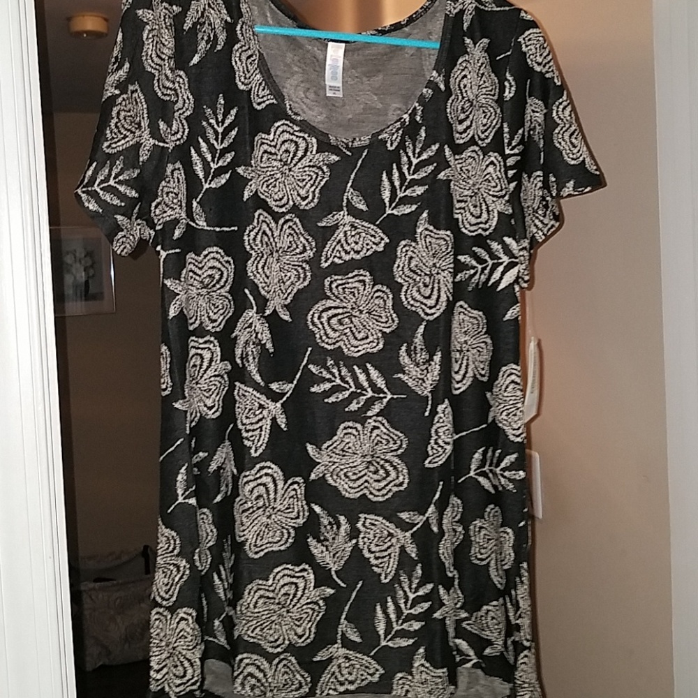 Brand new XL Lularoe Classic Tee
